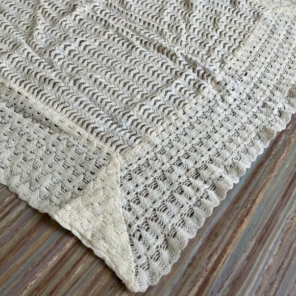 Vintage Baby Shawl Carriage Lap Blanket Wool Lace Throw Made in Alva Scotland - Picture 2 of 5